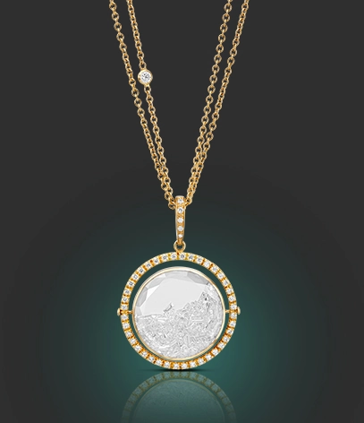 Top jewelry retouching services for lockets and chains, highlighting sparkle and elegance for online buyers.