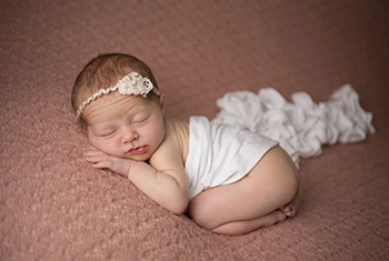 High-quality newborn photo editing services for soft, professional and heartwarming portraits | Free Trial now!